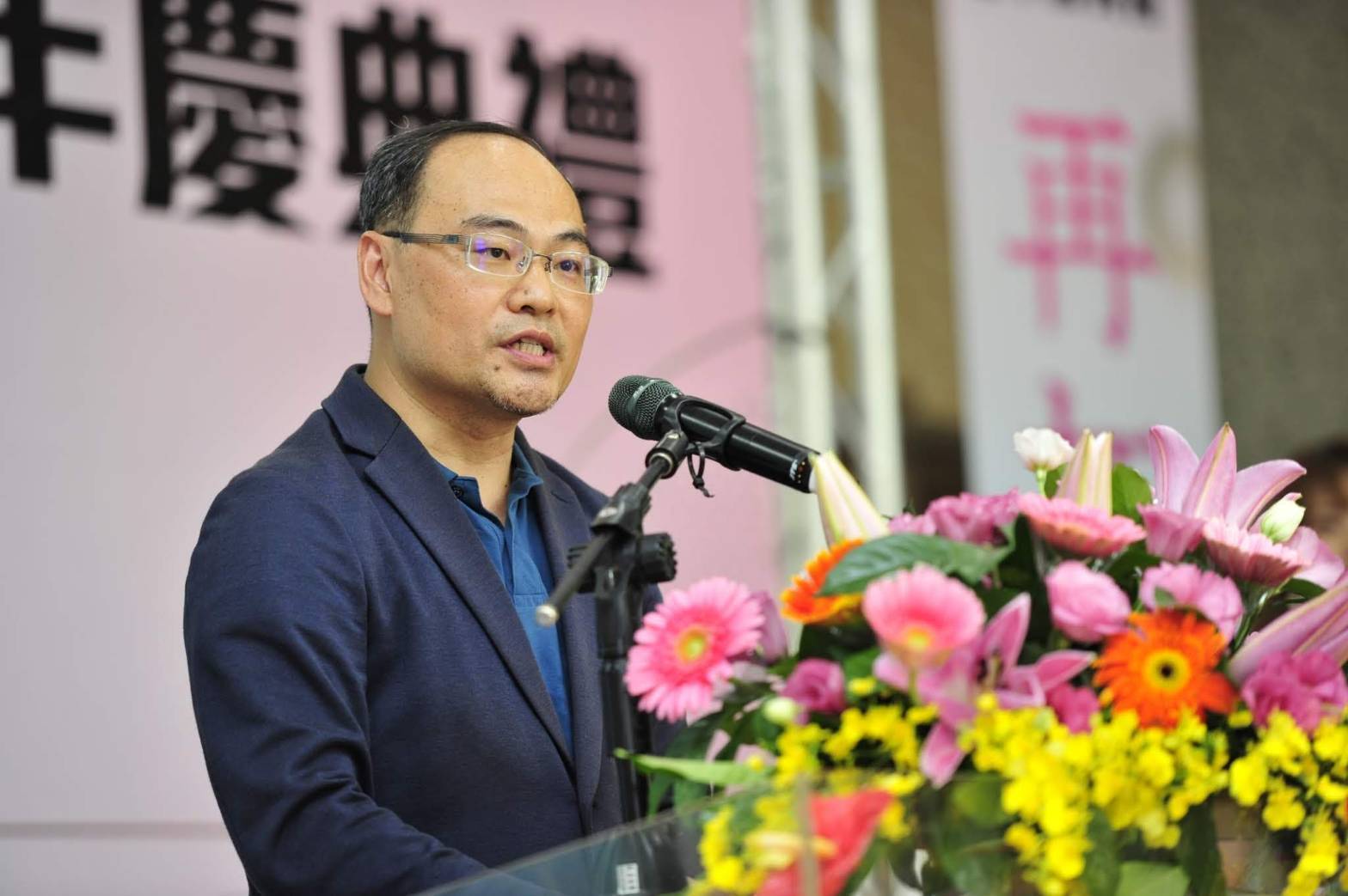 Dr. YI - MIN LI